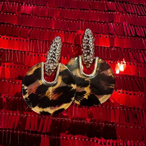 Avon’s NIB Fierce Glam Drop Earrings. - Picture 4 of 4